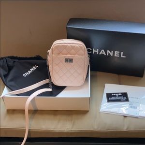 AUTHENTIC- Chanel crossbody - light pink/blush